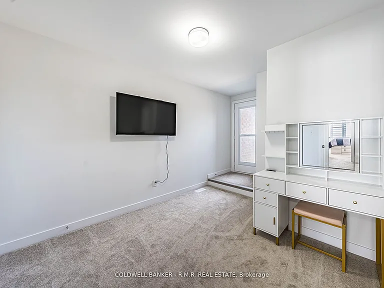 136 Brockley Dr — Photo 43