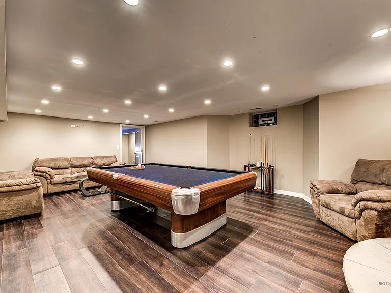pool hall 9 foot pro rollback Brunswick table