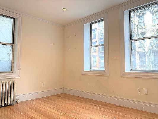 1st image of 402 W 44th St #5X