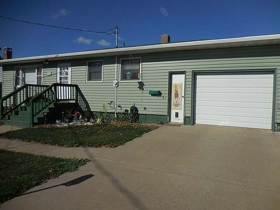 2nd image of 404 1st St NE