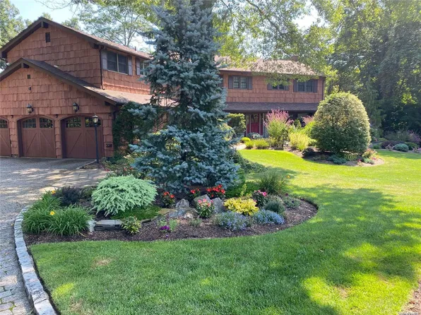 1 Loft Lane, Dix Hills, NY 11746