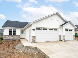 3781 E Callalilly Ln, Appleton, WI 54913