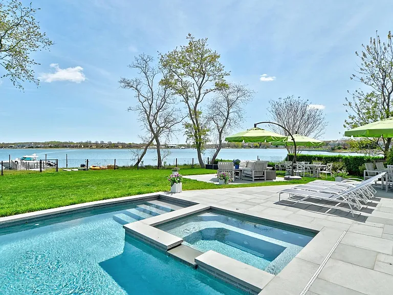 82 Harbor Dr — Photo 22