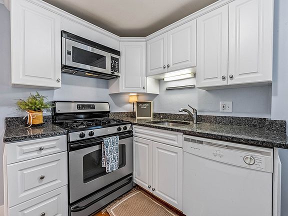 4th image of 4 Spruce St Unit 4