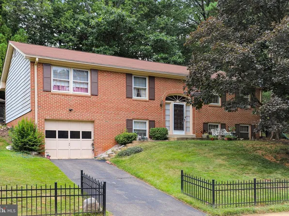 1843 Foxstone Dr, Vienna, VA 22182