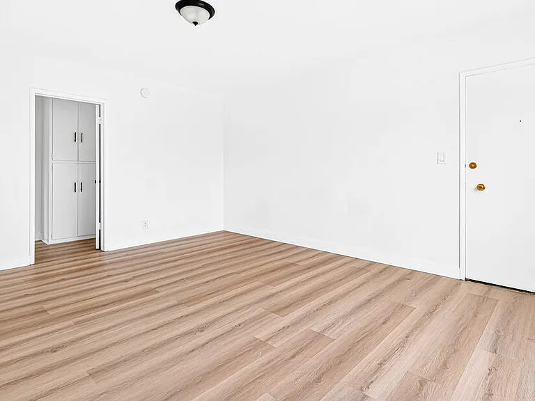 4777 San Vicente Blvd #8 — Photo 3