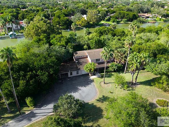 3rd image of 185 Poinciana Dr