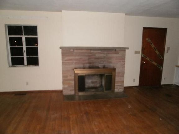 3rd image of 4887 Goodyear Dr