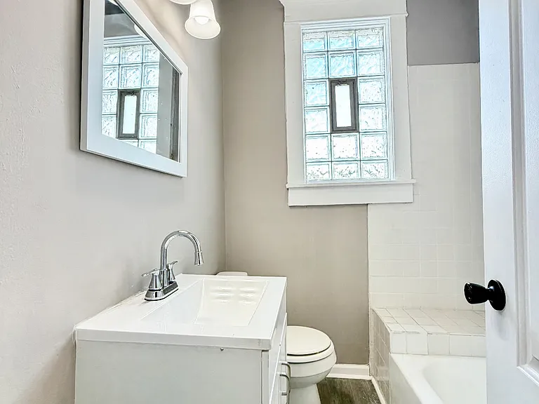 9446 S Wabash Ave — Photo 10