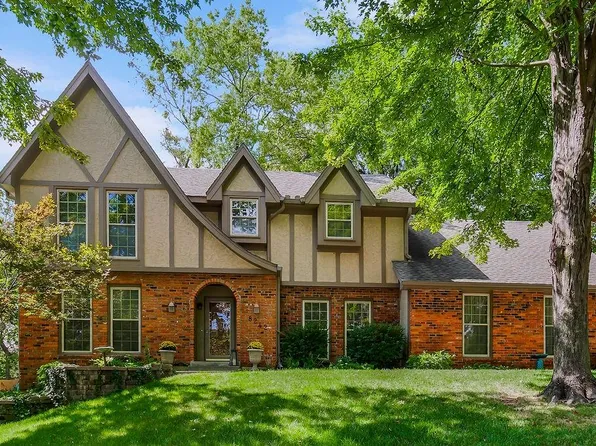 8242 Parkhill Cir, Lenexa, KS 66215