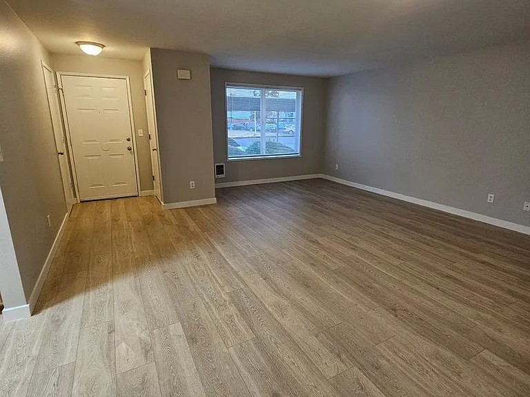 Sherman Oaks Apartments — Photo 16
