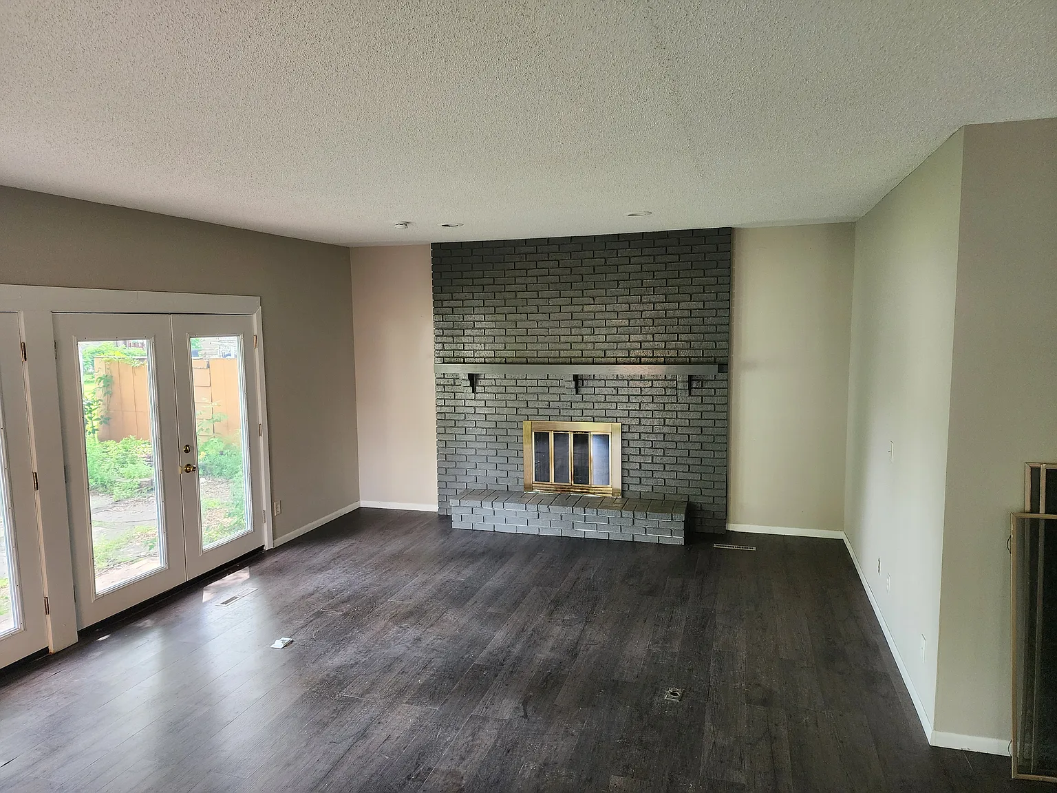 5 bed, 2700 sqft, $2,800 — Photo 1
