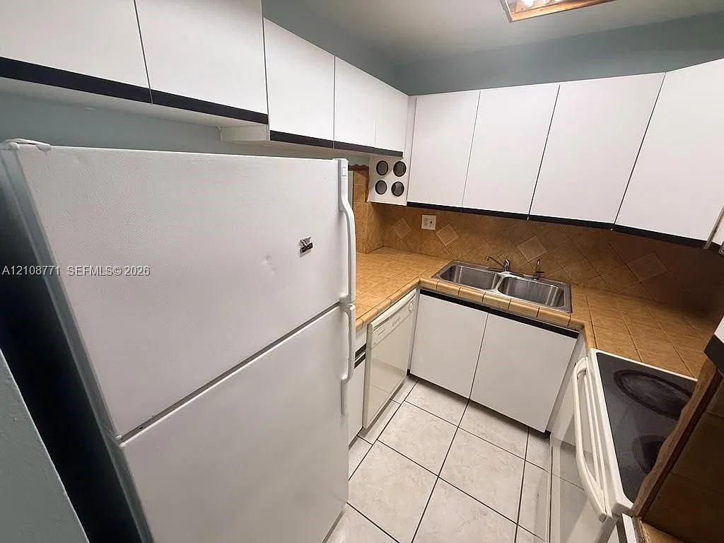 St Andrews Court Condo — Photo 1