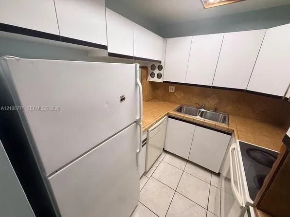 1555 W 44th Pl, Hialeah, FL