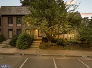 10225 Blake Ln, Oakton, VA 22124