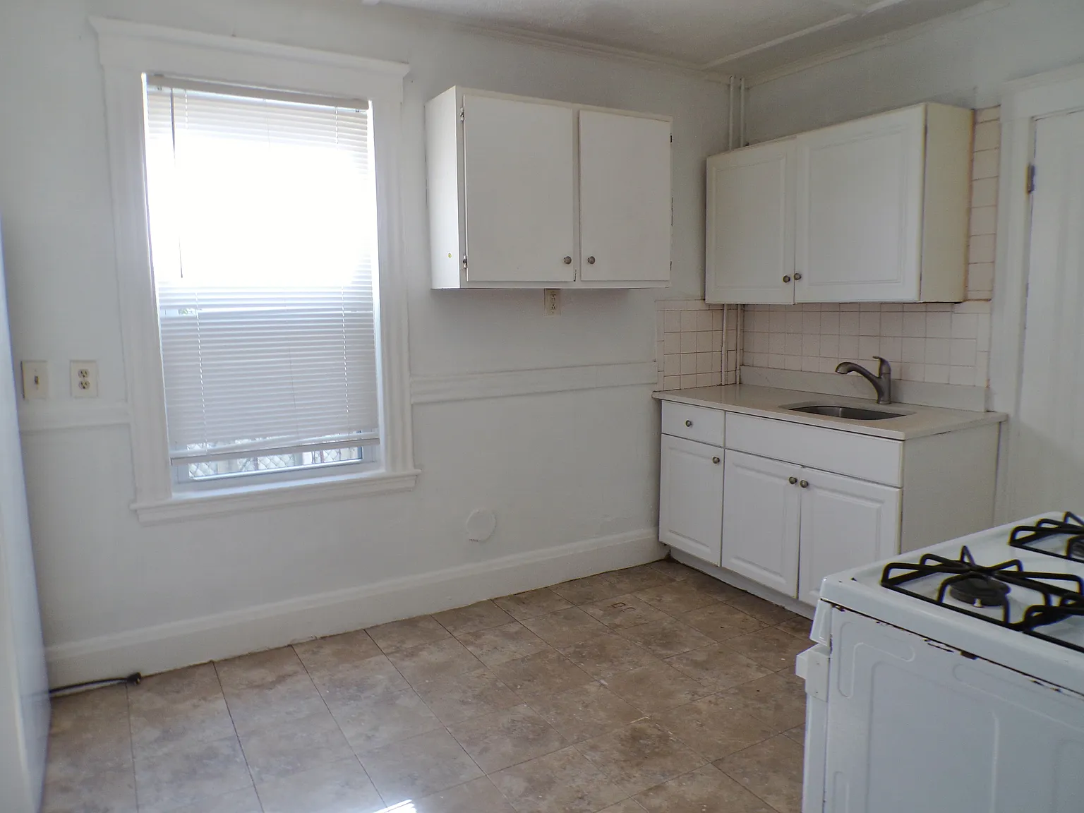 2 bed, 1000 sqft, $2,200 — Photo 4