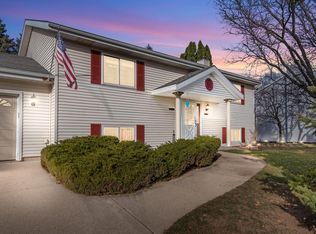 1126 Riverbend Dr, Hartford, WI 53027