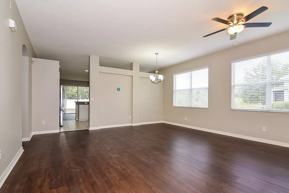 4 bed, 2.0 bath, 1935 sqft, $2,830 — Photo 4