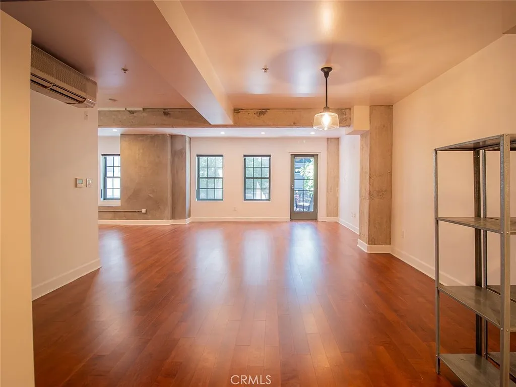 416 S Spring St — Photo 3