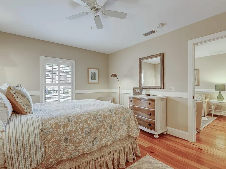 405 E Perry St — Photo 9