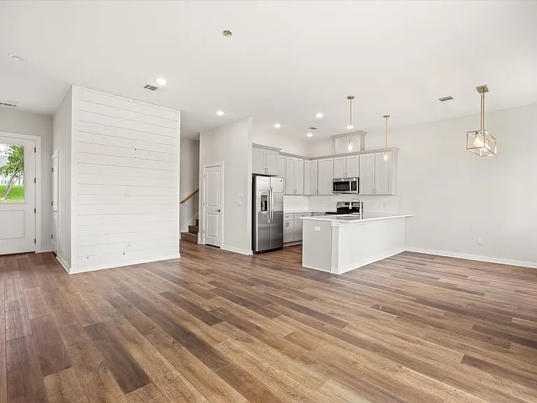 706 N Sycamore Dr — Photo 34