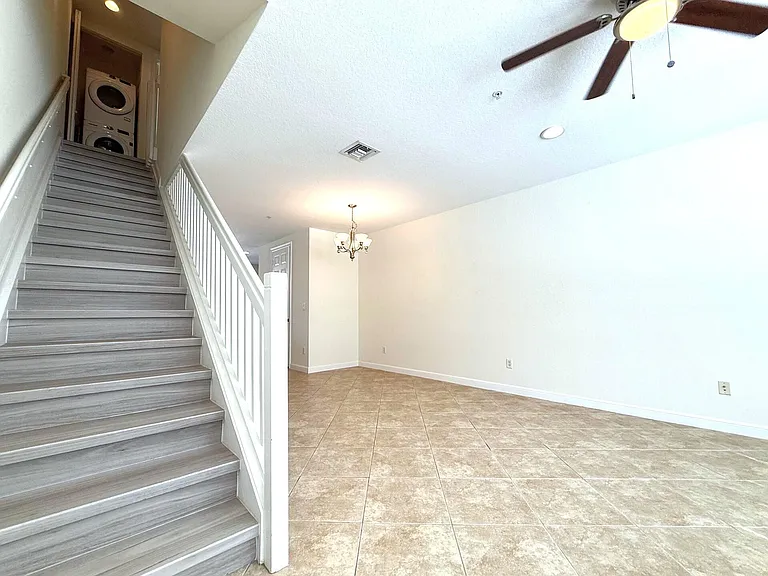 960 Millbrae Ct #4 — Photo 9