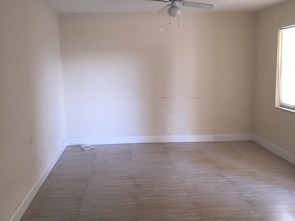 3rd image of 607 NE 29th Dr #5