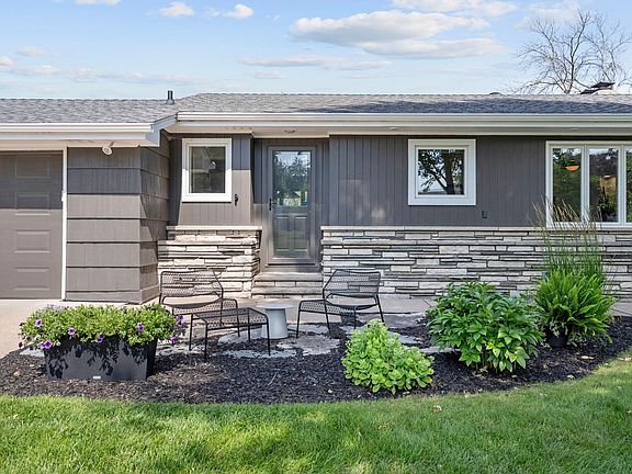 3rd image of 5829 Eastview Dr