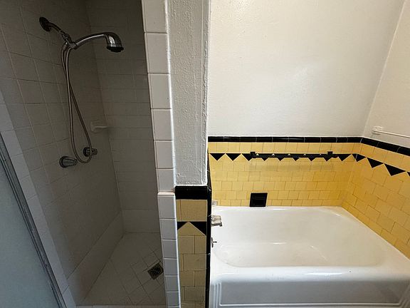 3rd image of 4269 Garthwaite Ave #1/2