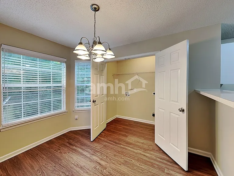 4445 Tuckahoe Ct — Photo 6