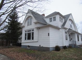 101 N Pine St, Villa Grove, IL 61956