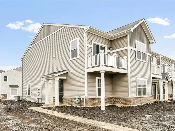 321 Kingsport Dr, South Elgin, IL 60177