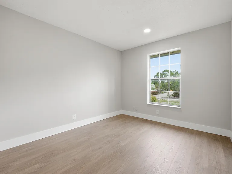 7318 NW 75th St — Photo 21