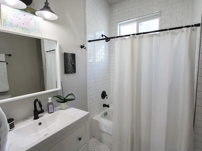 711 W Lullwood Ave — Photo 26