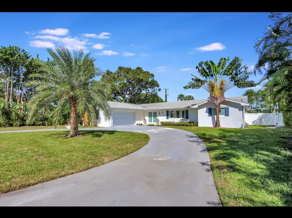 2569 W Edgewater Dr, Palm Beach Gardens, FL 33410