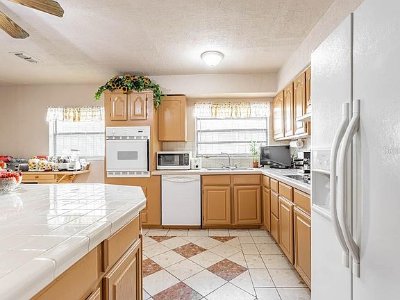 5th image of 3108 W Woodlawn Ave