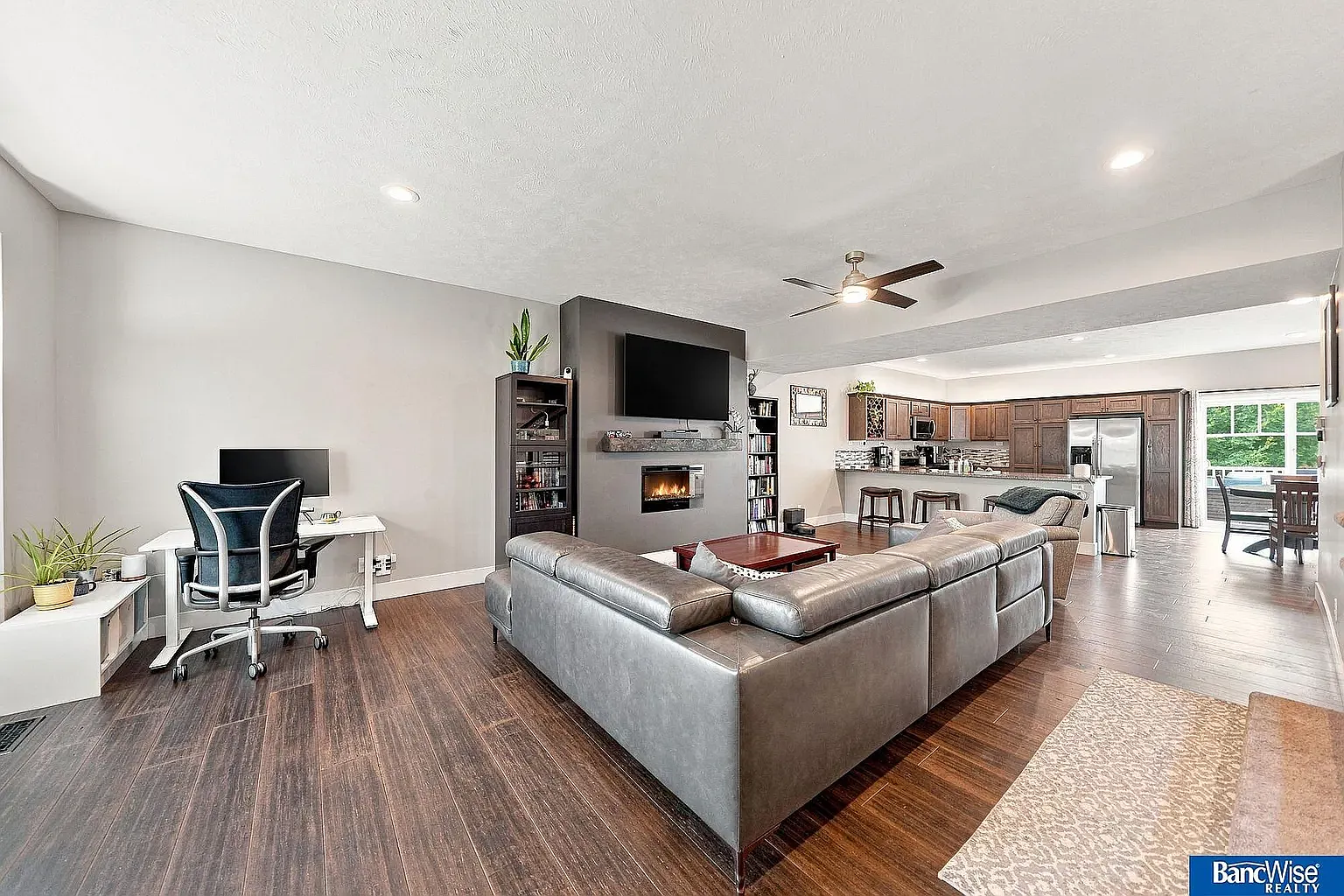 3 bed, 2034 sqft, $2,550 — Photo 3