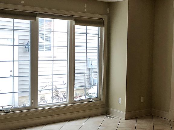 4th image of 3716 Edgehill Dr Unit 18