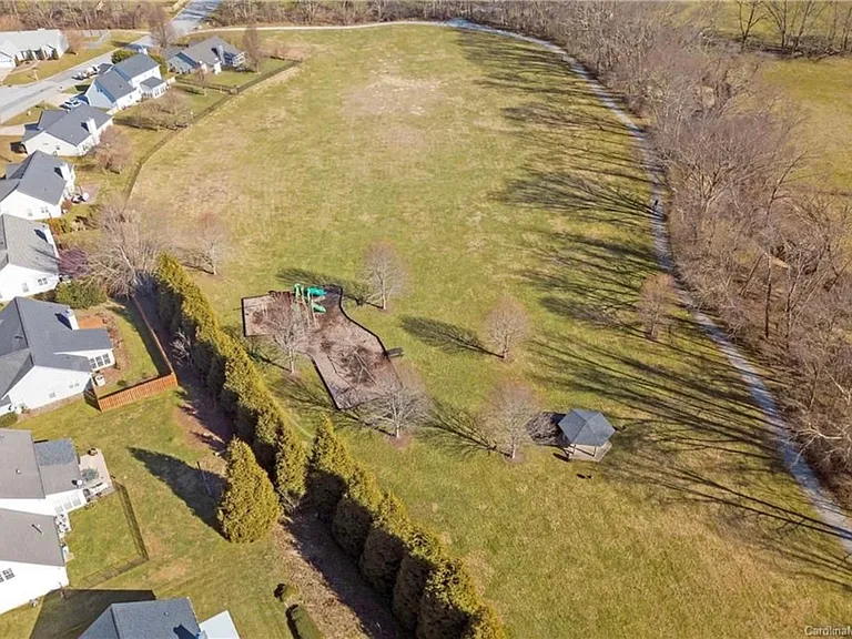 184 Walnut Crest Rd — Photo 48