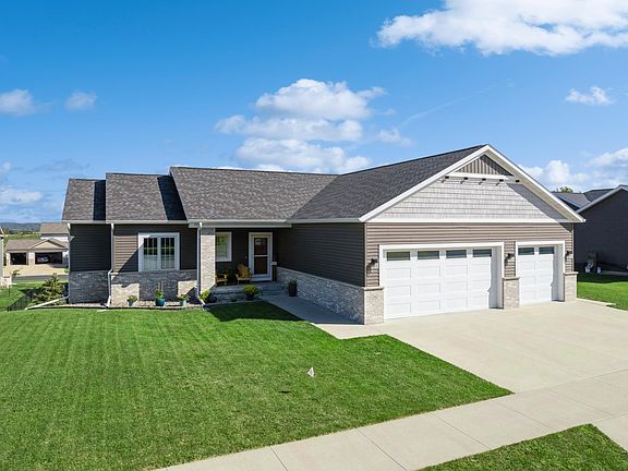 3rd image of 1259 Brookfield Ct NE