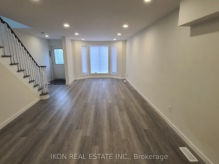 31 Torrens Ave — Photo 9
