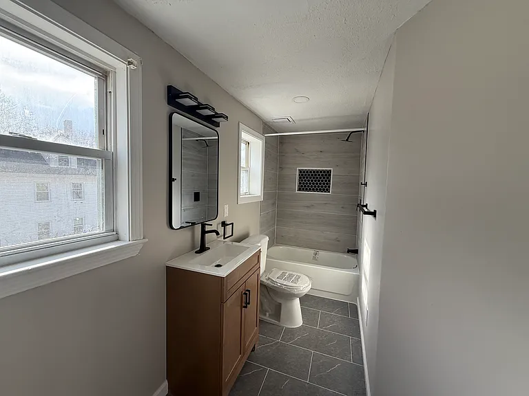 18 Meadow St #2 — Photo 3