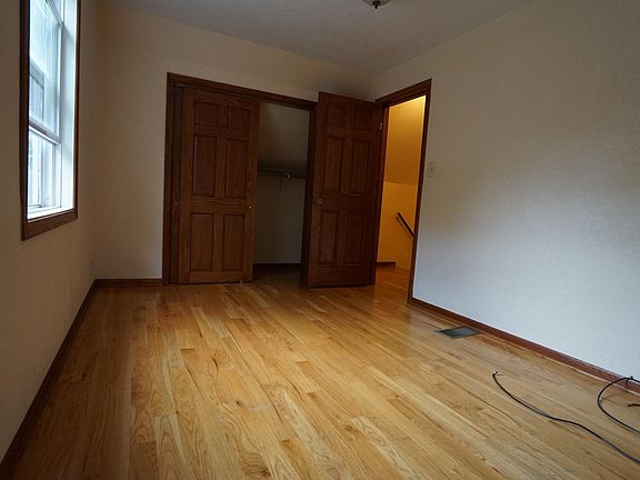 UPSTAIRS BEDROOM