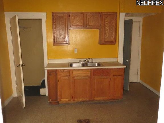 3rd image of 12804 Crennell Ave