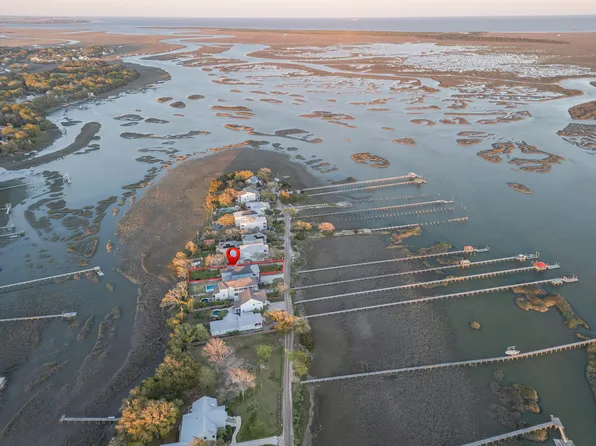 942 W Oceanview Rd, Charleston, SC 29412