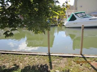 179 E Santa Barbara Rd, Lindenhurst, NY 11757