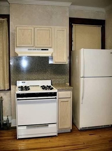 Kitchen Stove & Refrig.