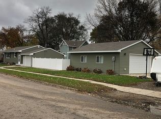1023 S Penn St, Aberdeen, SD 57401