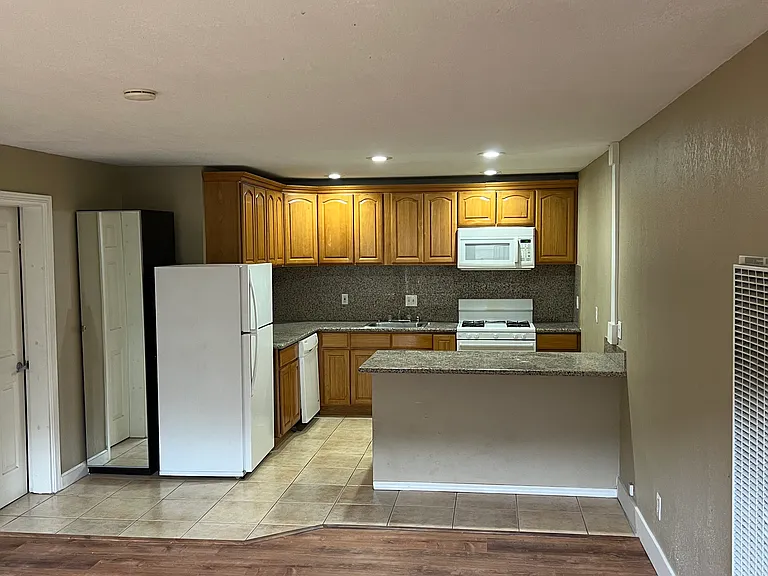 1253 Jefferson Ave #4 — Photo 7