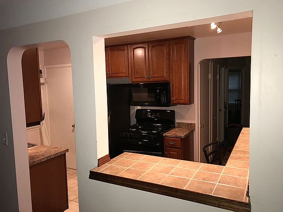 2nd image of 3915 Longwood Ave